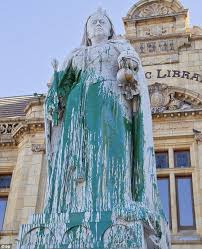 "Memorials to British colonials attacked across South Africa as protesters demand statues honouring 'racist' figures from its past are removed" http://www.dailymail.co.uk/news/article-3038655/Memorials-British-colonials-attacked-South-Africa-protesters-demand-statues-honouring-racist-figures-past-removed.html