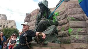 "Rhodes statue removed in Cape Town as crowd celebrates" http://www.bbc.com/news/world-africa-32236922